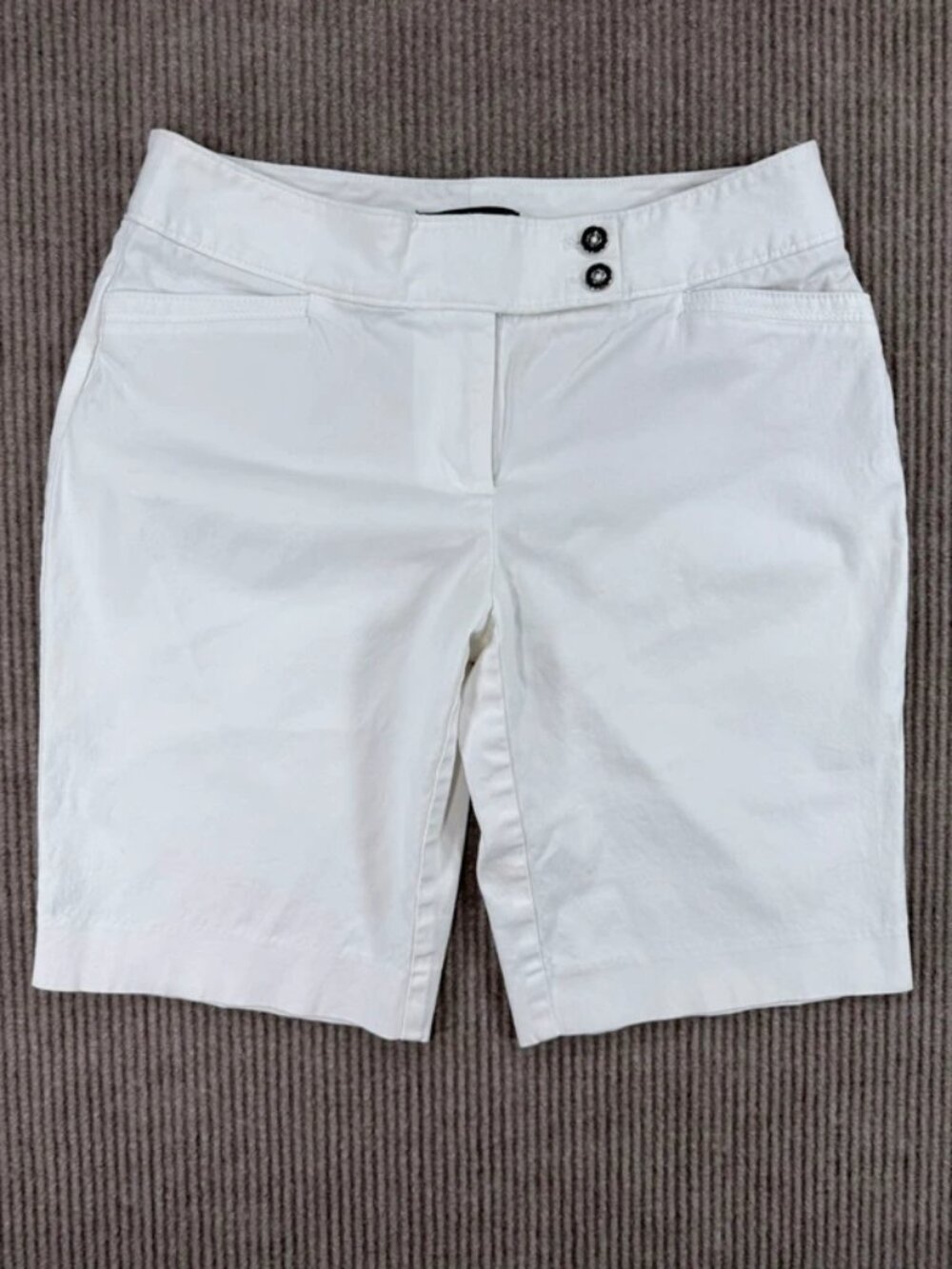 White House Black Market White Slim Bermuda Short Womens Size 4 Cotton Spandex